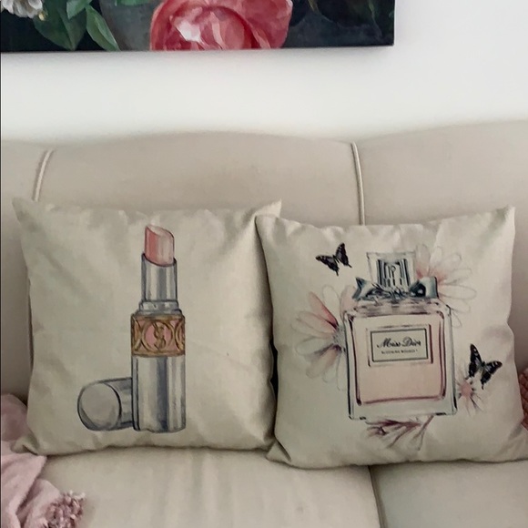 Other - 2 decorative pillows